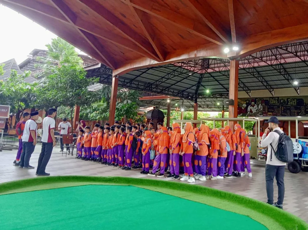SD Muhammadiyah 1 Kesamben Gelar Outing Class di Kampung Cokelat, Siswa Dapatkan Pengalaman Edukatif dan Menyenangkan