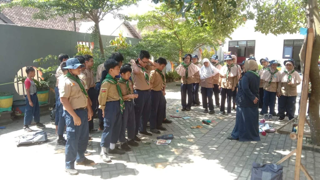 Murid Qobilah HW SD Muhammadiyah Kota Blitar Antusias Ikuti Permainan Lempar dan Pakai Sepatu
