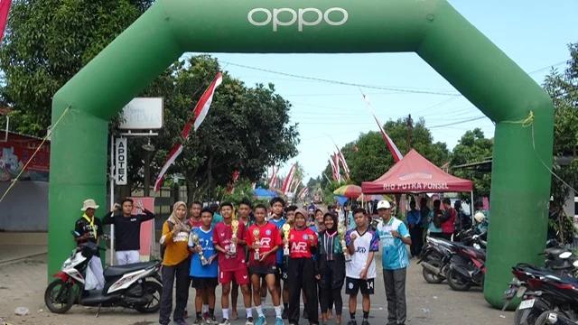SMK Models Sapu Bersih Lomba Lari Jauh Tingkat Kecamatan
