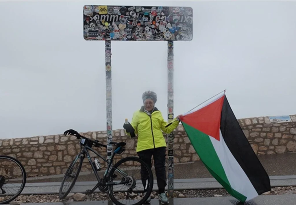 Nenek 82 Tahun Taklukkan Mont Ventoux, Galang Dana Ratusan Juta untuk Gaza