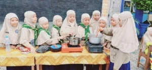 Cooking Class Jadi Ajang Unjuk Kreativitas Memasak Siswi SD Muhammadiyah 2 Dukun