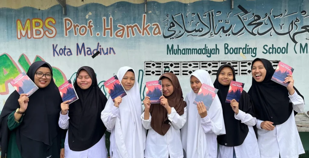 MBS Prof Hamka Kota Madiun Resmi Luncurkan Buku Antologi Puisi ‘Teruntuk Engkau Pelita Hidupku