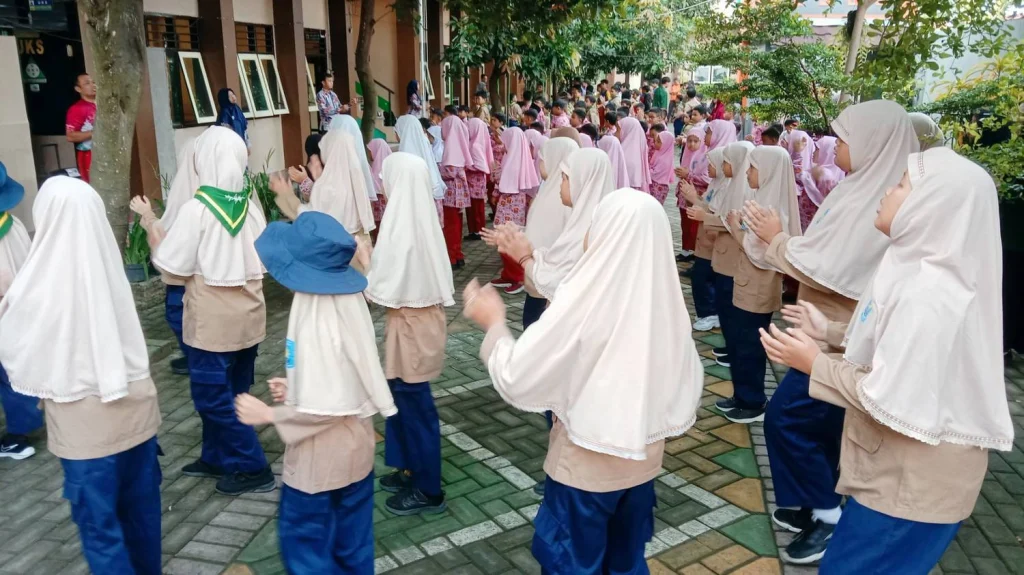 Tingkatkan Kesehatan dan Kebugaran, SD Muhammadiyah Blitar Rutin Gelar Senam Anak Indonesia Hebat Setiap Pagi