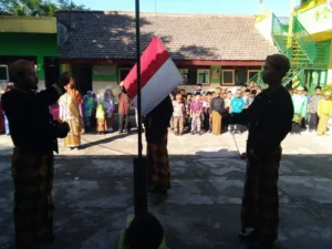 Tanamkan Jiwa Kebhinekaan, MIM Ini Gelar HUT RI Berpakaian Nyentrik