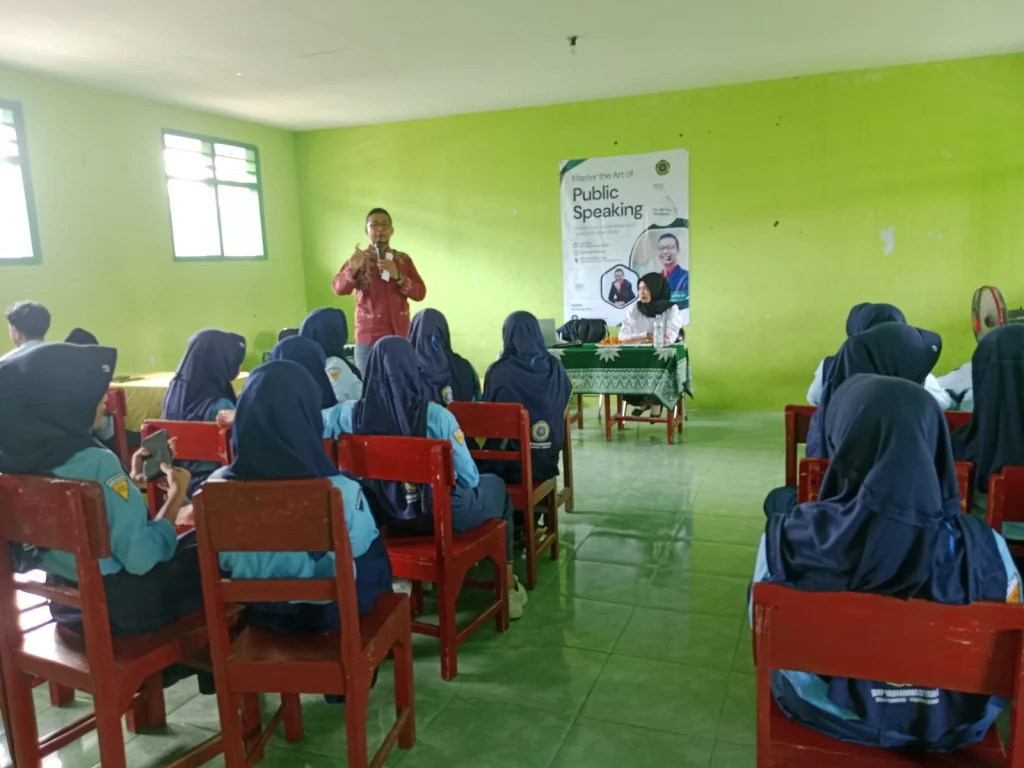 Tingkatkan Rasa Percaya Diri, PR IPM SMP Muhammadiyah 6 Sugihwaras Gelar Pelatihan Public Speaking