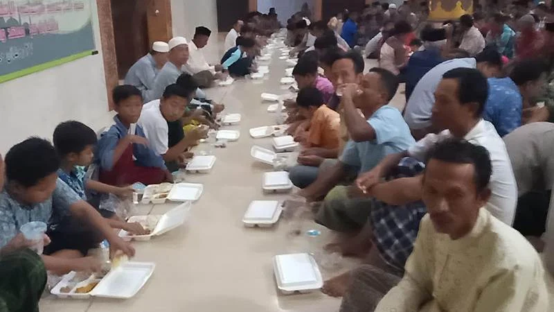 Buka Bersama di Pondok Ini Disediakan 2.000 Nasi Kotak