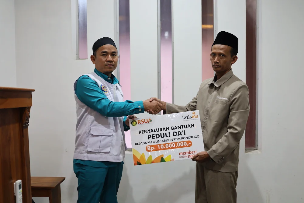 Lazismu RSU Aisyiyah Salurkan Dana untuk Peduli Dai Majelis Tabligh PDM Ponorogo