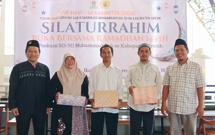 Mengharukan! Empat Kepala Sekolah Muhammadiyah Gresik Berpamitan