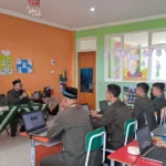 Jadilah Penulis atau Orang Hebat