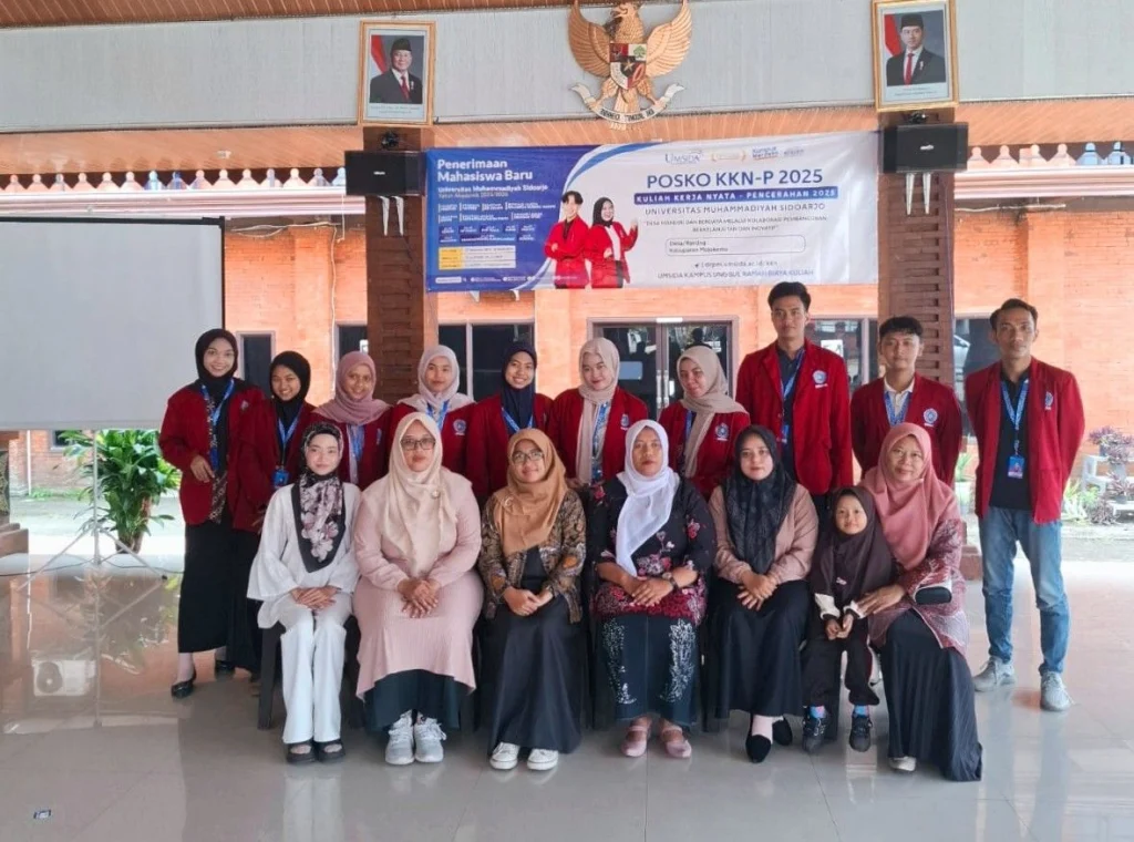 Dukung Pembelajaran Interaktif, Mahasiswa KKN-P 55 Umsida Adakan Pelatihan Big Book di Desa Padi