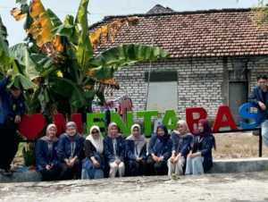 Revitalisasi Ikon I Love Mentaras: Upaya Mahasiswa KKN Kelompok 12 UMG dalam Menjaga Identitas dan Estetika Desa