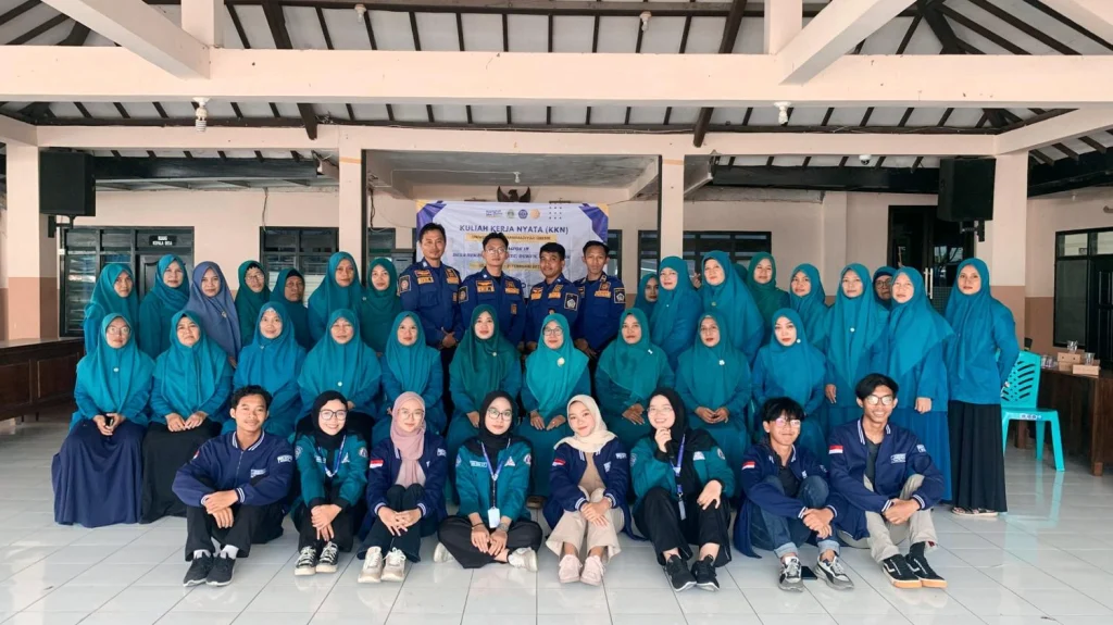 Mahasiswa KKN UMG Berkolaborasi dengan Damkarla Kabupaten Gresik Gelar Sosialisasi K3 Rumah Tangga di Desa Sekargadung