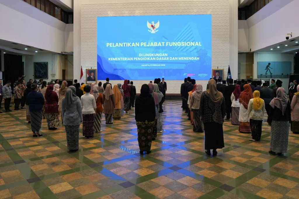 Lantik Pejabat Fungsional: Mendikdasmen Imbau Pejabat Berikan Layanan Pendidikan Bermutu dan Ramah