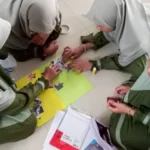 Pembelajaran Kreatif: Siswa Kelas VIII MBS Al-Hikmah Susun Puzzle untuk Belajar Sejarah Proklamasi Kemerdekaan Indonesia