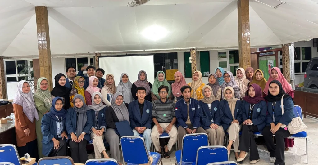 Mahasiswa KKN UMG Gelar Sosialisasi Digital Marketing untuk UMKM dan Ibu-Ibu PKK Desa Mentaras