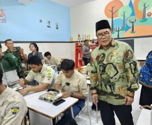 Anggota Komisi VII DPR RI Pantau Pelaksanaan Program Makan Bergizi Gratis di Smamda Sidoarjo