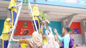 Rayakan Milad ke-55, SD Muhammadiyah 18 Surabaya Gelar Aksi Penghijauan