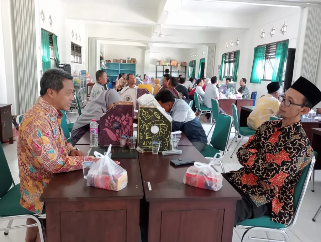Demi Menyamakan Persepsi, Guru MA Al-Ishlah Sendangagung Adakan MGMP