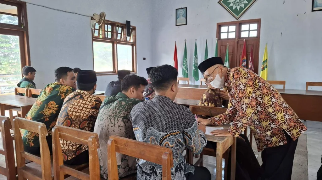 Lima Belas Guru Baru SMA Muha Genteng Ikuti Wawancara Persyarikatan di Kantor PCM Genteng