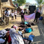 Warga Gang Masjid Palirangan Tunjukkan Aksi Bela Palestina di Karnaval HUT Ke-79 RI