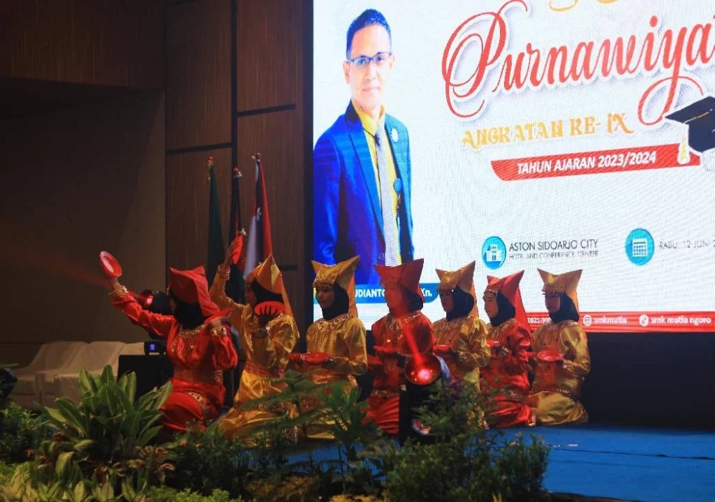 Prosesi Purnawiyata SMK Mutia Ngoro Mojokerto