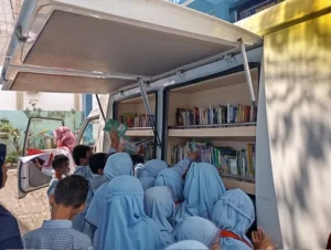 MI Muhammadiyah 5 Banyutengah Disambut Mobil Perpustakaan Keliling