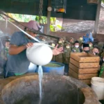 SD ‘Aisyiyah 1 Nganjuk Ajak Siswa Mengenal Makanan Sehat dan Belajar Kewirausahaan melalui Kunjungan ke Industri Tahu