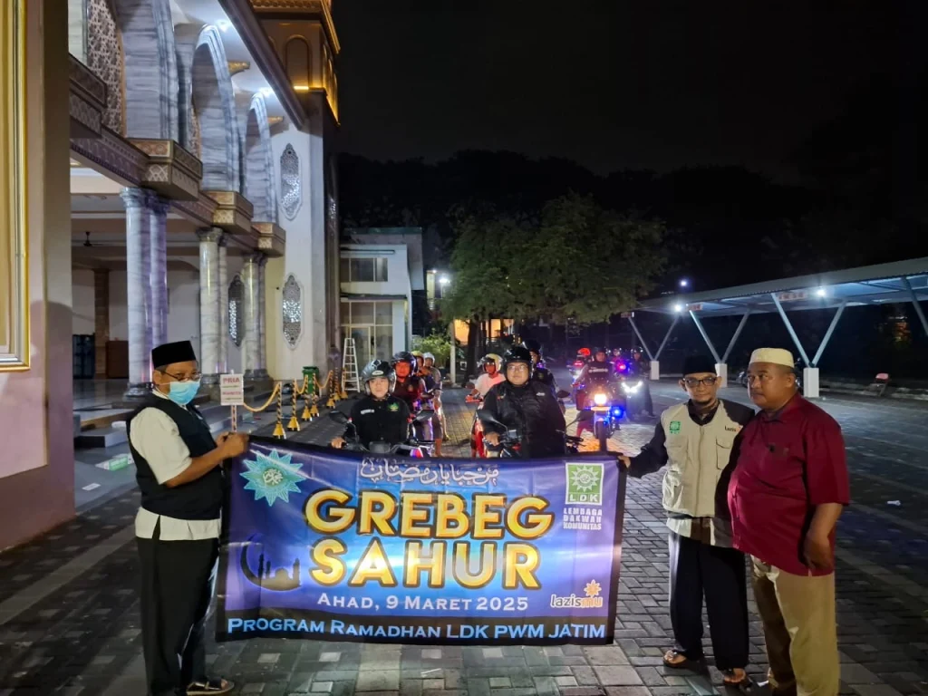 LDK PWM Jatim Gelar Grebeg Sahur, Berbagi Nasi Kebuli di Tengah Malam