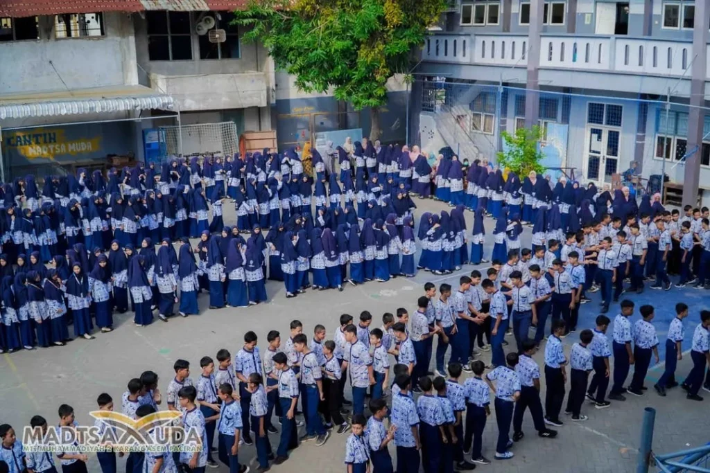 Halal Bihalal Penuh Kehangatan di MTs Muhammadiyah 2 Pondok Karangasem