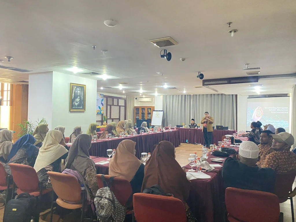 Raker SD Muga Menghadirkan Pakar Pendidikan