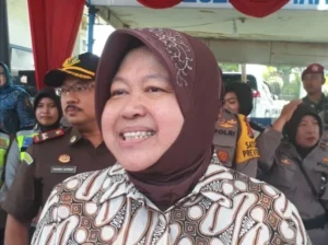 Risma Vs Khofifah