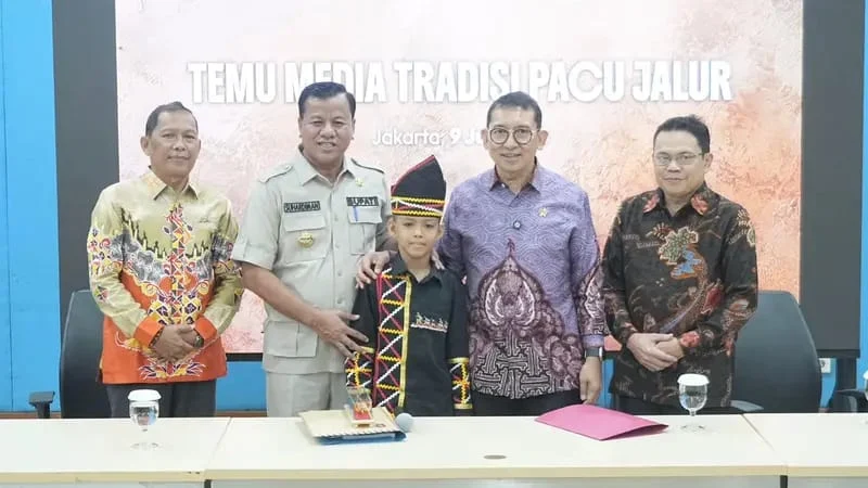 Viral di Dunia, Rayyan Arkan Dikha Bertemu Menteri Fadli Zon: Pacu Jalur Siap Diajukan ke UNESCO