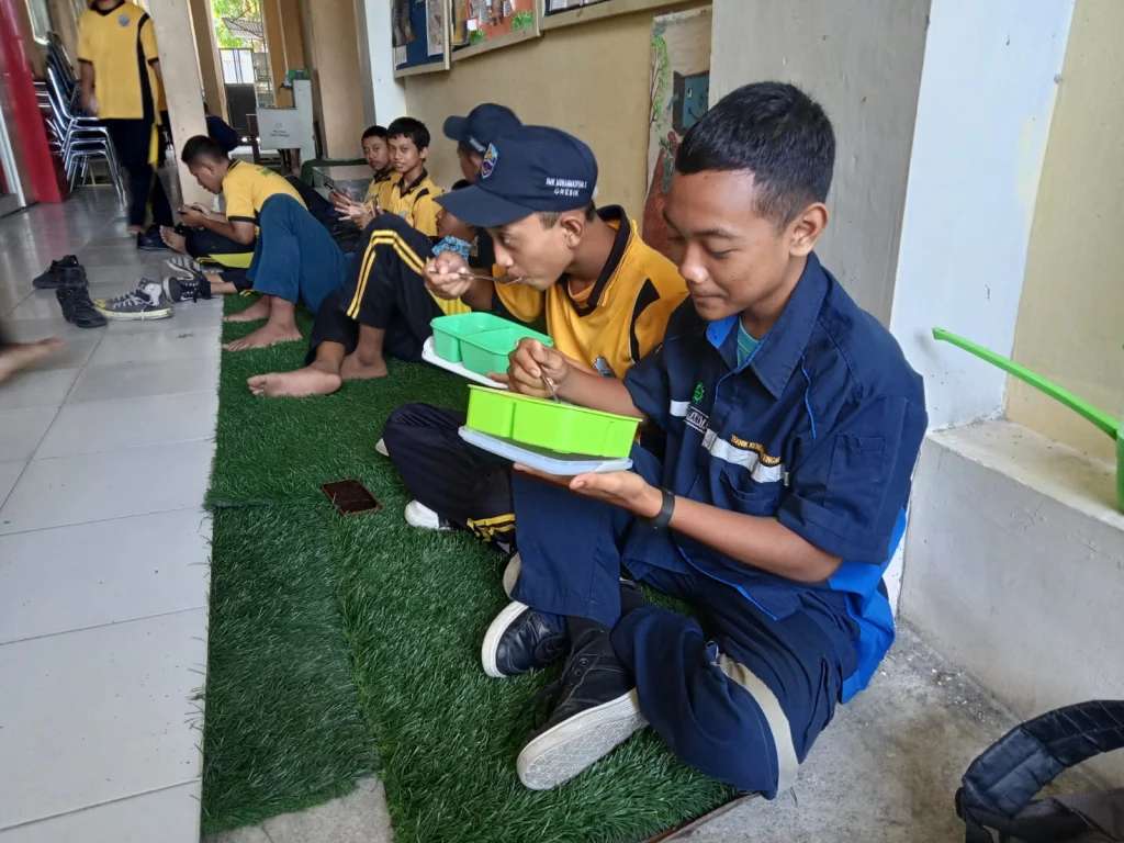 Asyiknya Fullday School di SMK Matig, Siswa Membawa Bekal dari Rumah