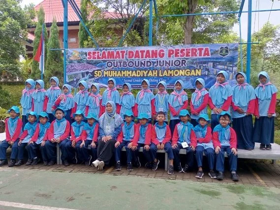 Siswa Kelas 2 SDM Lamongan Gelar Outbond di Mini Park Mojokerto