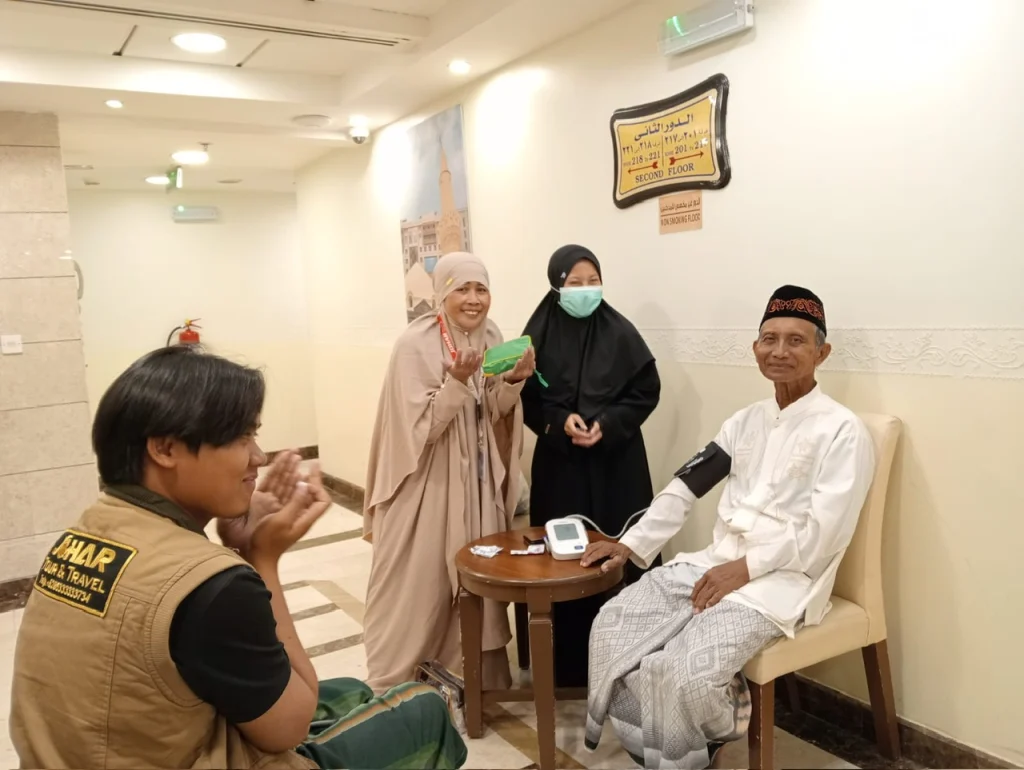 Pemeriksaan Kesehatan Rutin Jamaah Umrah KBIHU Labbaik RSM Lamongan