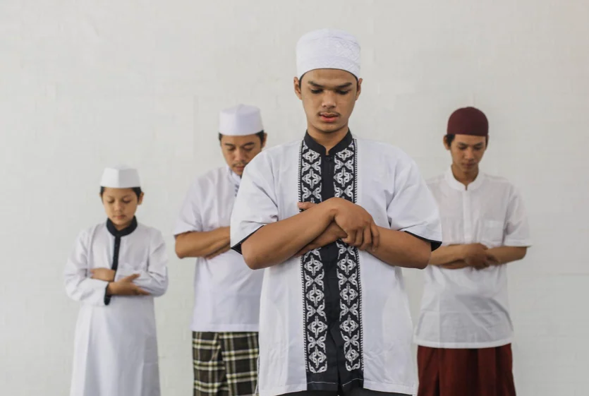 Tiga Orang yang Shalatnya Tertolak