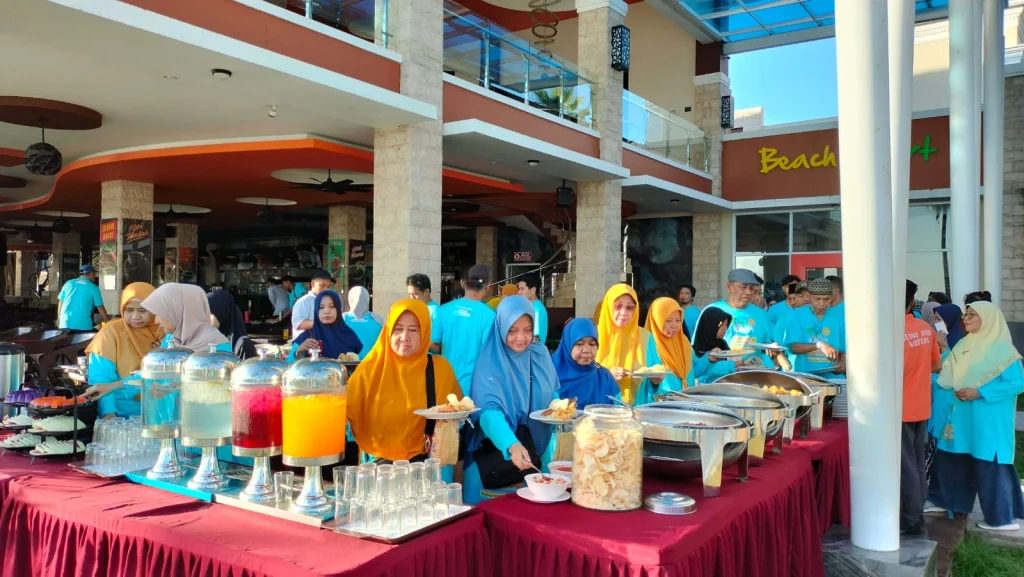 Kebersamaan dalam Sarapan Pagi di Family Gathering ke-12 Keluarga Sang Surya