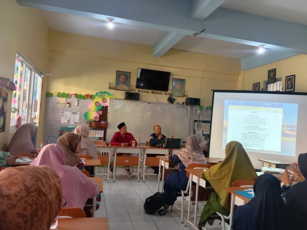 SD Muhammadiyah 1 Krian Upgrading Guru dan Karyawan