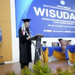 Prof Jainuri Beberkan Tantangan Global dan Domestik Terkini Kepada Wisudawan