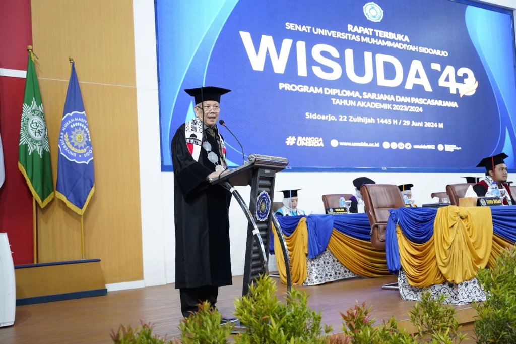 Prof Jainuri Beberkan Tantangan Global dan Domestik Terkini Kepada Wisudawan