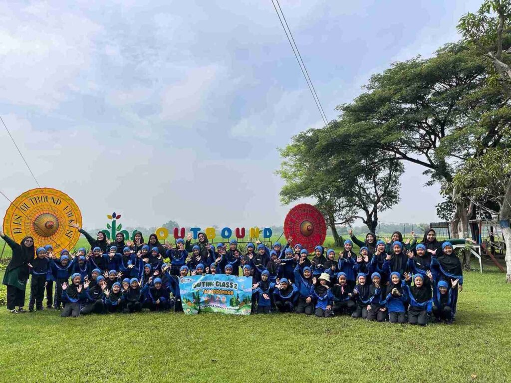 Petualangan Edukasi: Kelas 1 dan 2 Sakri Menjelajahi Keindahan Alas Prambon