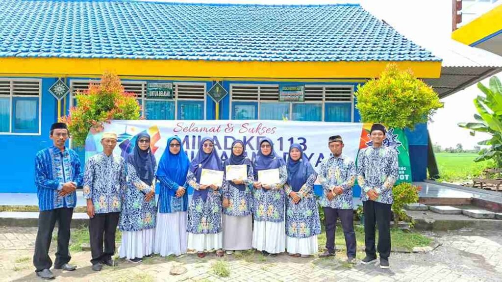 Tiga Guru MIM 08 Pelangwot Raih Edufluencer of the Year dalam Rapat Dinas Usai Apel Milad ke-113 Muhammadiyah