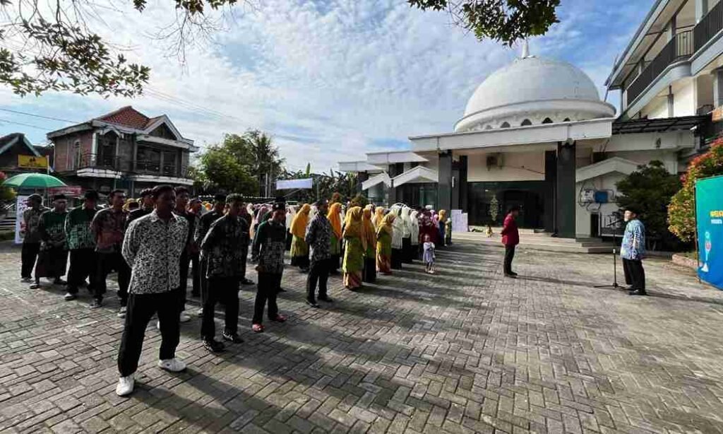 PRM Pilang Tejoasri Gelar Apel Akbar dan Bazar Tebus Murah pada Milad ke-113 Muhammadiyah