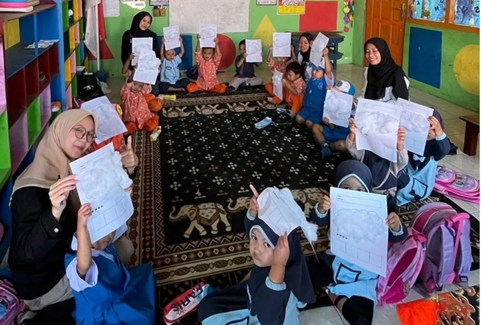 Pembelajaran Anak TK Berbasis Bermain: Sinergi Kesenangan dan Pendidikan oleh Mahasiswa UMM