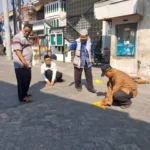MTT PDM Surabaya Mengukur Arah Kiblat Masjid Peninggalan KH. Mas Mansyur