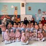 Asistensi Mengajar UNESA Hadirkan Ular Tangga Edukatif Raksasa di SD Muhammadiyah 1 Driyorejo