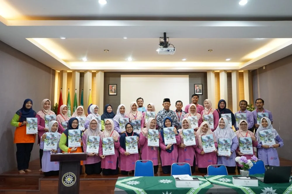 Prestasi Naik 30 Persen, Guru dan Tendik SDMM Diguyur Penghargaan