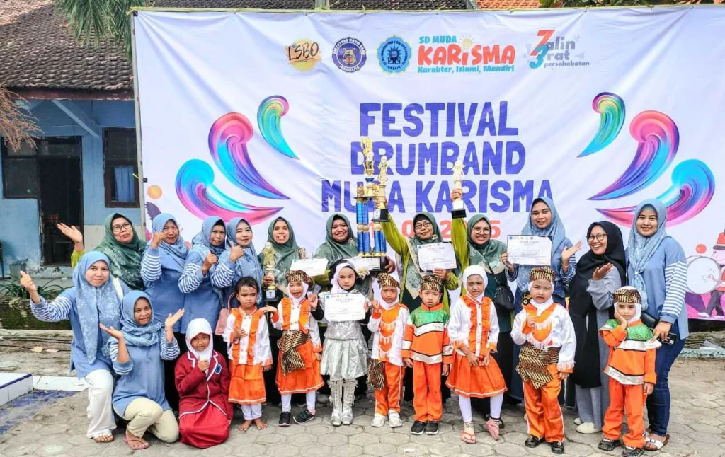 TK ABA 28 Karangsemanding Borong 4 Juara di Festival Drumband SD Muda Karisma