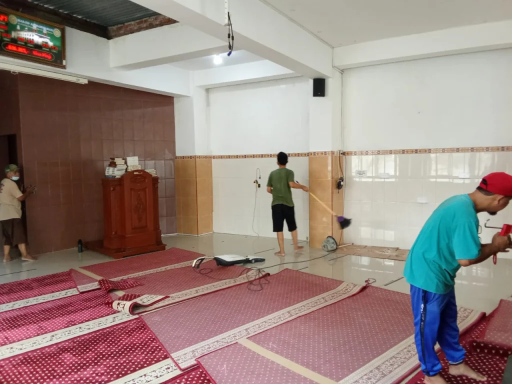 Bersih-Bersih Masjid: Menyambut Ramadhan dengan Hati dan Lingkungan yang Bersih