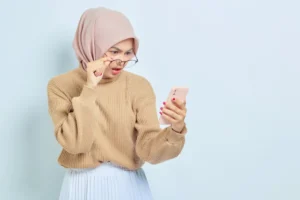 Fenomena FOMO, seperti Memberi Makan Media Sosial